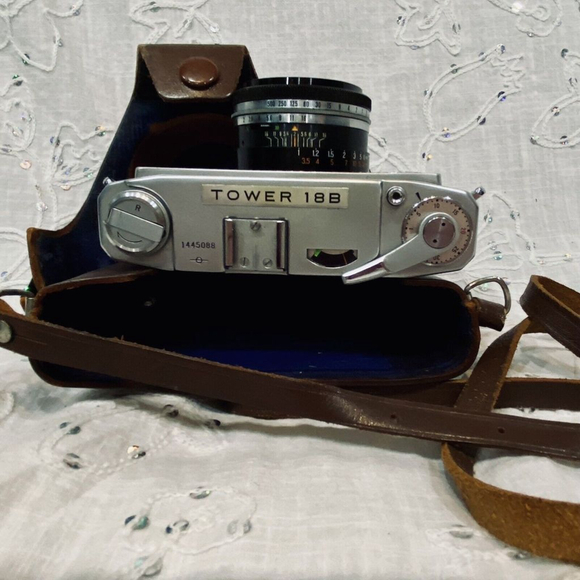 Vintage 60s Tower 18b 35mm Camera W/Carrying Case & Strap Untested Made In Japan - Picture 3 of 8